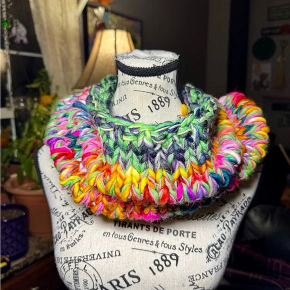 Hand Knit Luxury Infinity Cowl•One of a Kind Chunky Boho Scarf •Artisan Knitwear - Picture 8 of 17